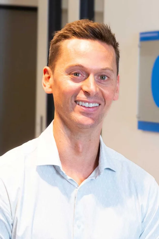 Dr Simon Deall